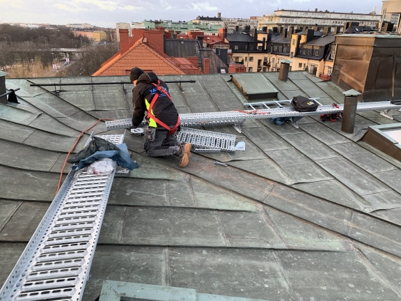 Vi utför en takbesiktning på Kungsholmen
