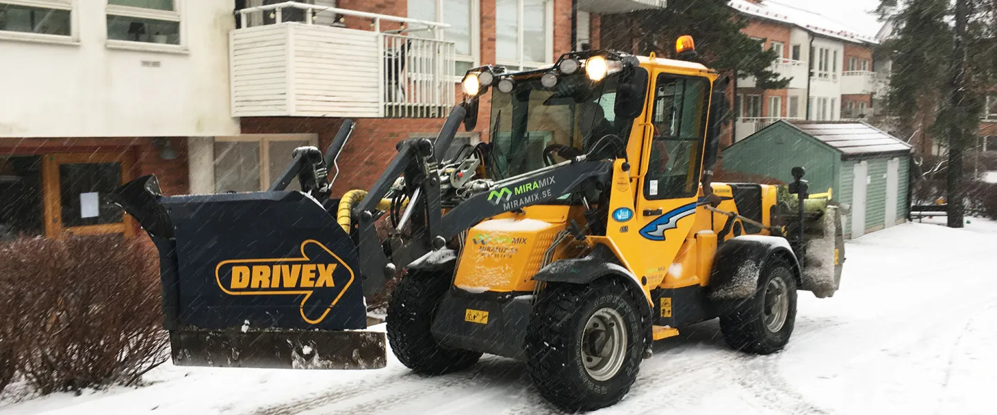 vår snöplog som används vid snöröjning